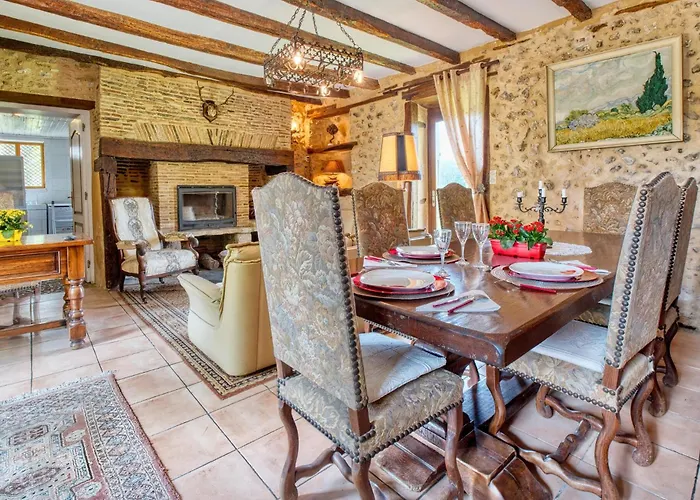 Charmante Maison Avec Piscine 펜션 *