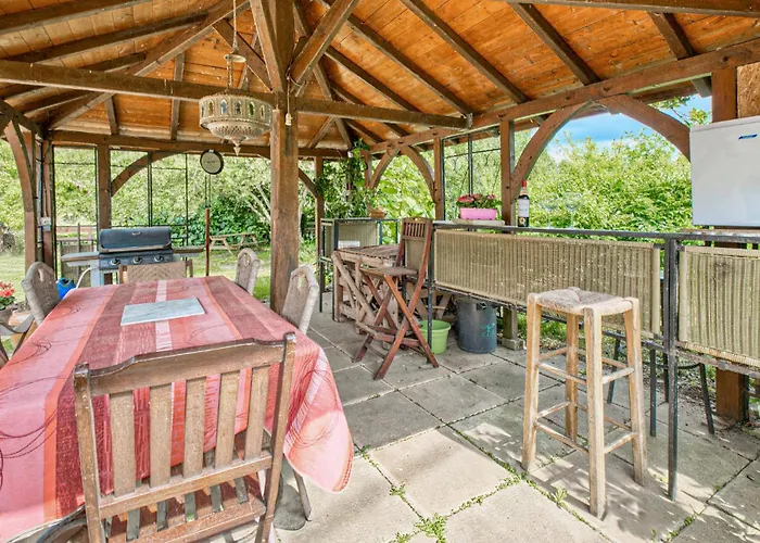 Charmante Maison Avec Piscine *