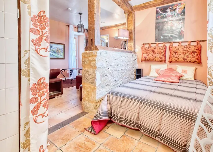 Charmante Maison Avec Piscine 펜션 *